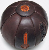 Мяч набивной для кроссфита 22 кг, натуральная кожа, диаметр 35 см, черный/коричневый