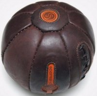 Мяч набивной для кроссфита 21 кг, натуральная кожа, диаметр 35 см, черный/коричневый