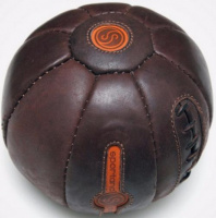 Мяч набивной для кроссфита 23 кг, натуральная кожа, диаметр 35 см, черный/коричневый